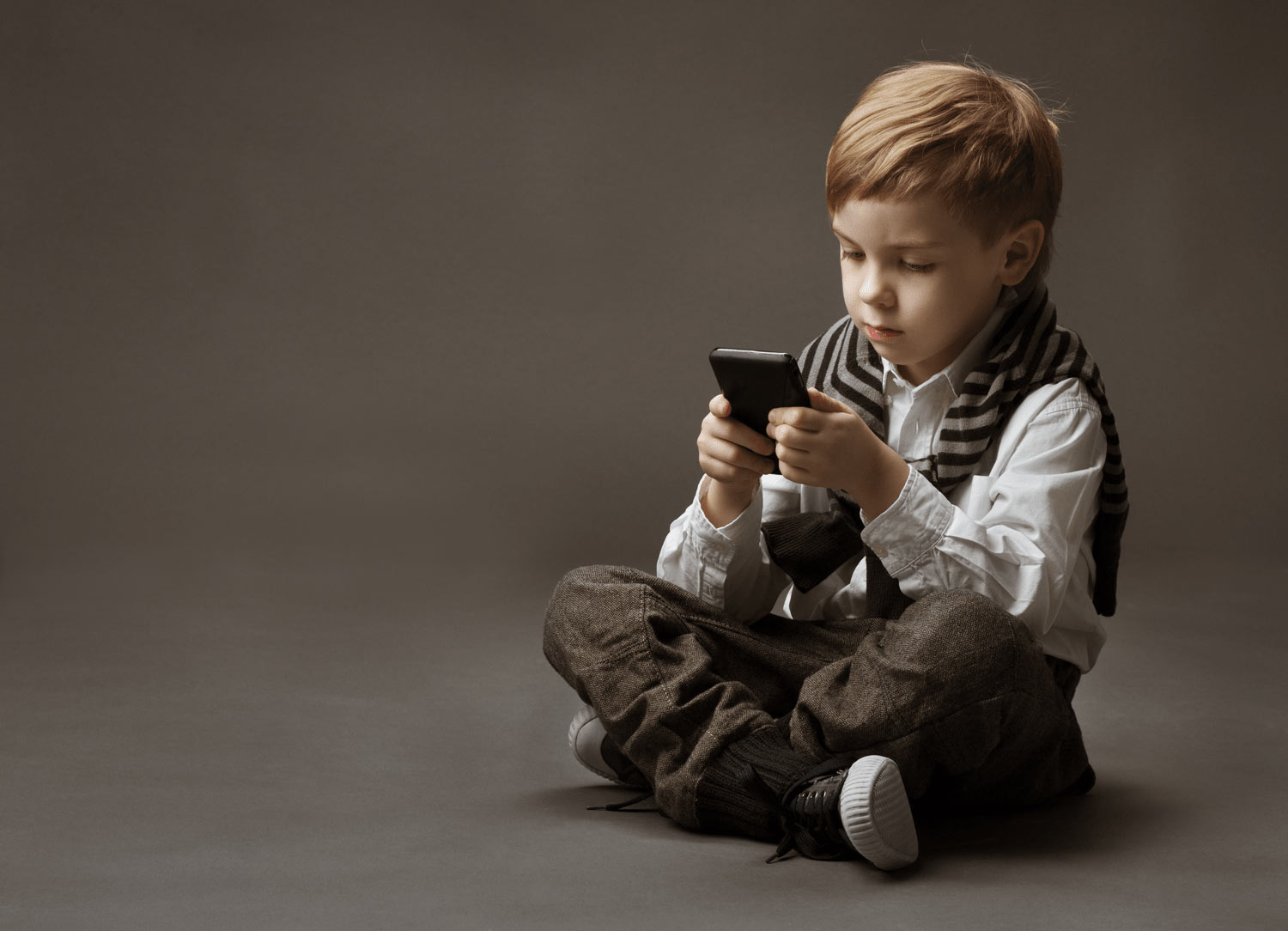 ΙΣΑ--Όχι-κινητά-σε-παιδιά-κάτω-των-14-ετών