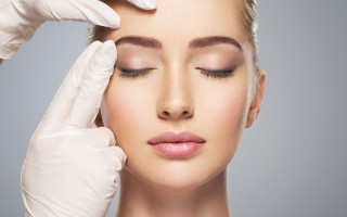 Δρ Παπαιωάννου νήματα προσώπου Πλαστικός Χειρουργός